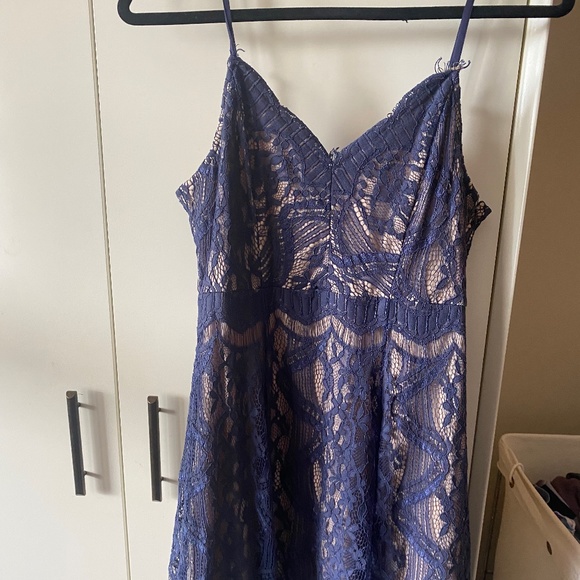 Blue lace dress - Picture 1 of 3